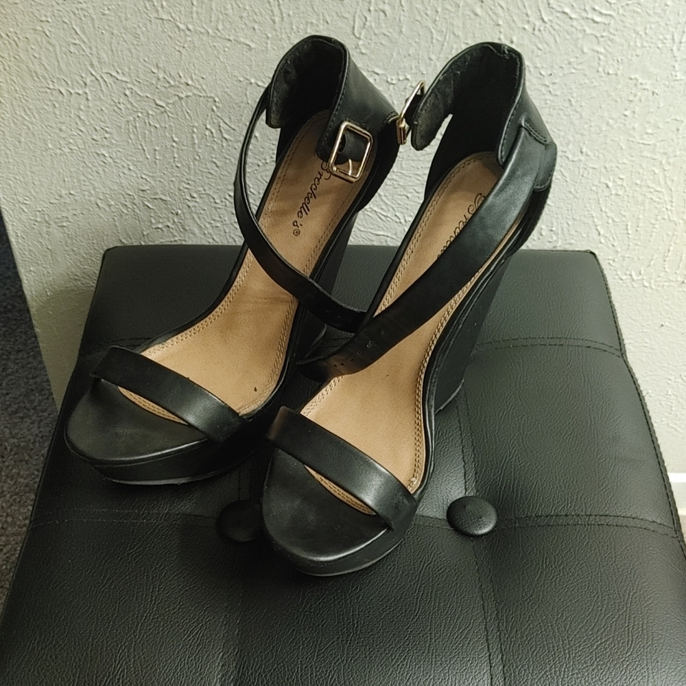 Black Wedges